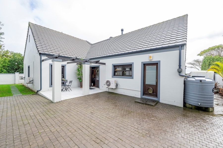 3 Bedroom Property for Sale in Graanendal Western Cape